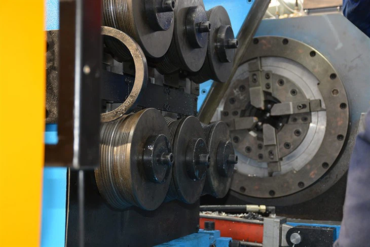 round bar peeling machine