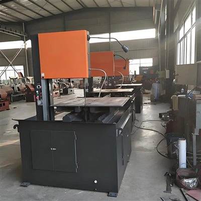 Gergaji Jalur Keluli Menegak